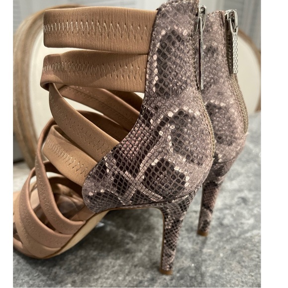 Donald J. Pliner Arlen Size 8.5, High Heels Strappy Back Zipper Blush Nappa - Picture 2 of 11
